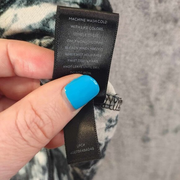 Simply Vera Abstract Print Top S Art to Wear High Low Gray Black Tee Graphic Top - Picture 7 of 10